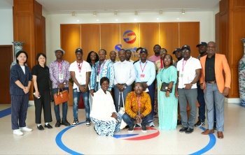 利比里亚政企研修班到访恒峰g22 共探膜手艺相助新机缘